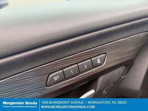 Used 2024 GMC Terrain SLT AWD/4WD image 15