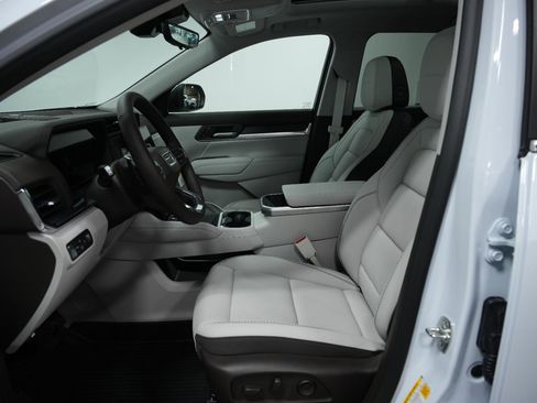 New 2026 GMC Terrain Denali w/ LPO, Black Badging Package image 25