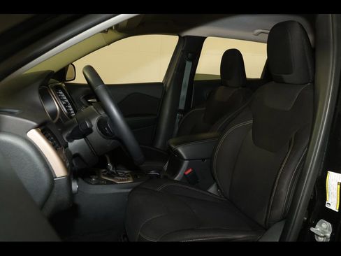 Used 2015 Jeep Cherokee Latitude w/ Cold Weather Group image 14