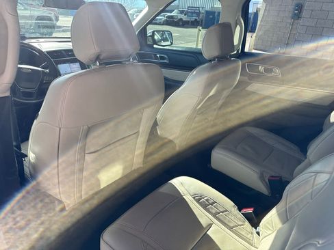 Used 2017 Ford Explorer Platinum image 23