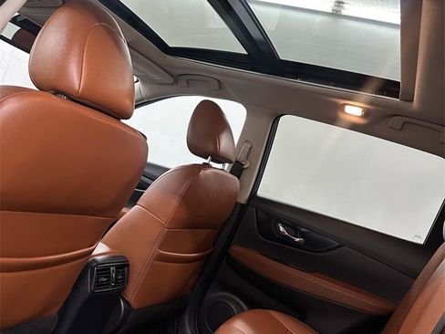 Used 2017 Nissan Rogue SL w/ SL Premium Package image 27