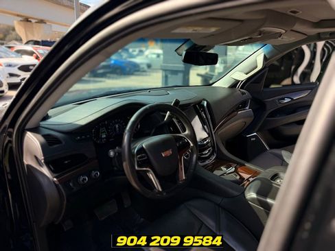 Used 2019 Cadillac Escalade Luxury AWD/4WD image 23