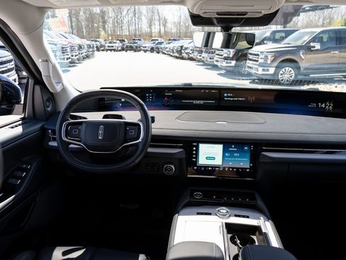 Used 2025 Lincoln Navigator L Reserve AWD/4WD image 37
