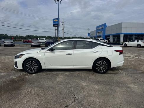 Used 2025 Nissan Altima 2.5 SV FWD image 14