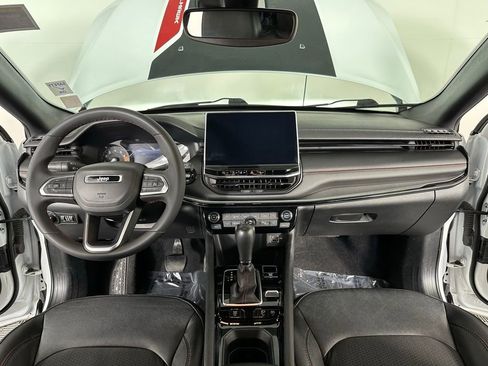 Used 2023 Jeep Compass Trailhawk image 5