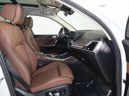 Used 2024 BMW X7 xDrive40i w/ Premium Package AWD/4WD image 13