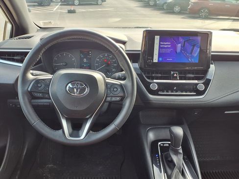 Used 2024 Toyota Corolla SE w/ SE Convenience Package image 5