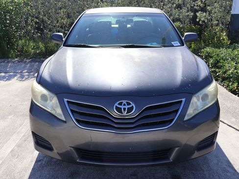 Used 2010 Toyota Camry LE FWD image 5