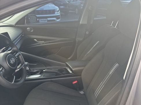 Used 2024 Hyundai Elantra SEL image 9