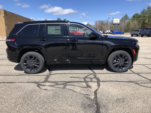New 2026 Jeep Grand Cherokee Limited AWD/4WD image 2