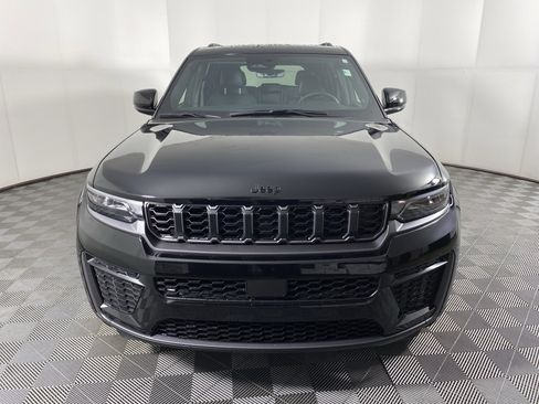 New 2026 Jeep Grand Cherokee Altitude image 12