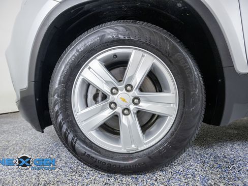 Used 2019 Chevrolet Trax LT w/ LT Convenience Package FWD image 45