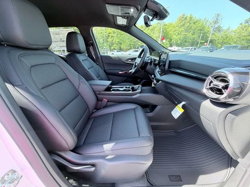 New 2026 Chevrolet Equinox LT w/ Convenience Package II FWD image 23