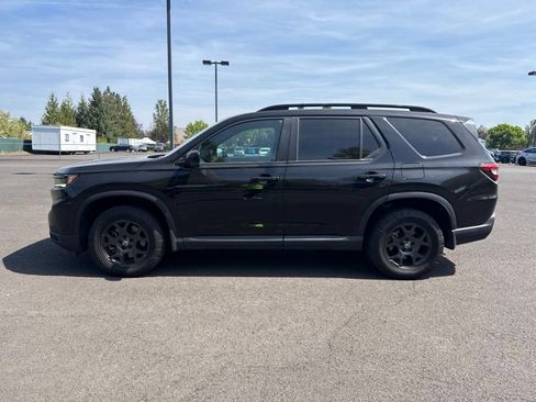 Used 2023 Honda Pilot TrailSport image 4