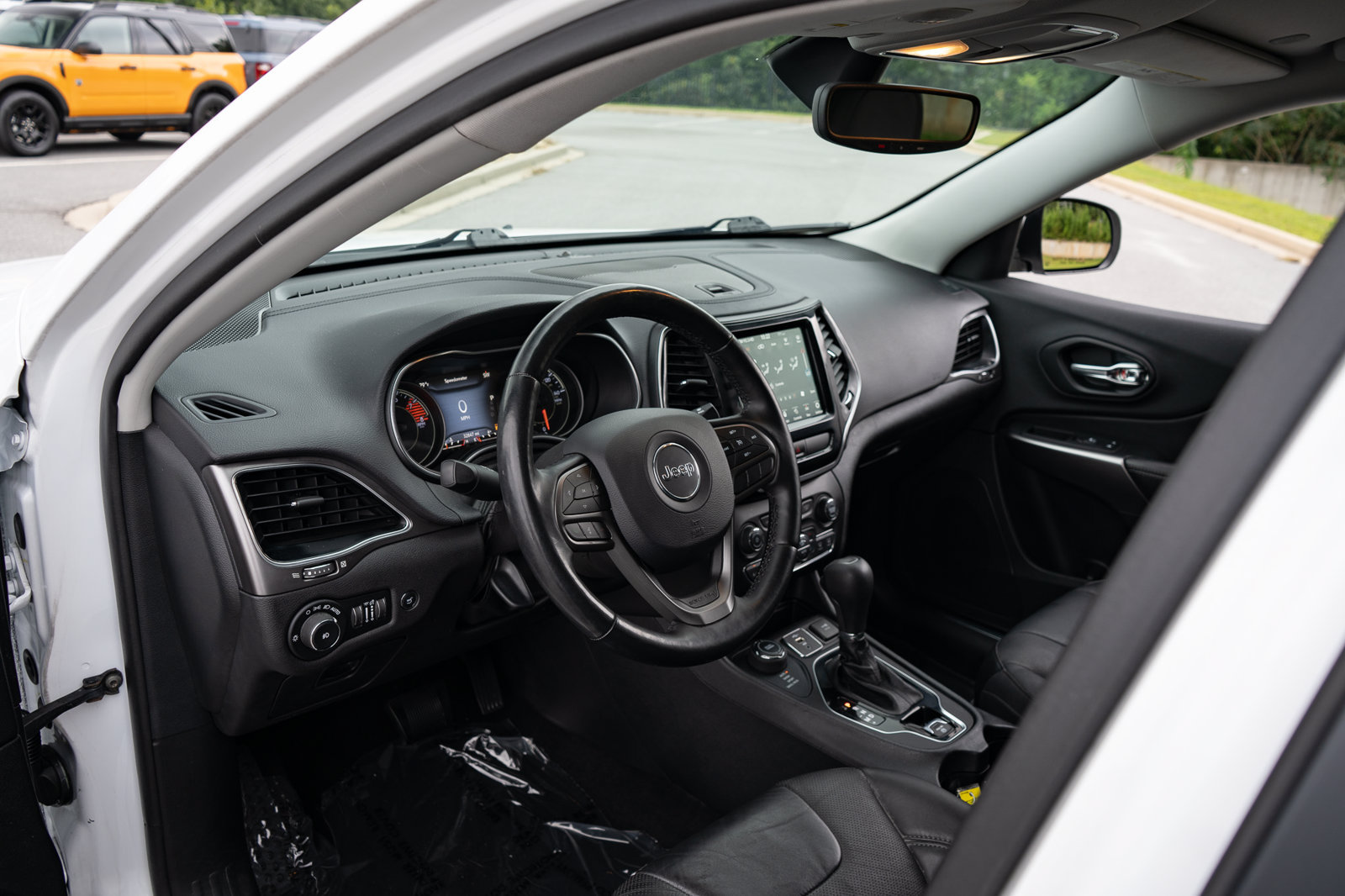 Used 2020 Jeep Cherokee Limited AWD/4WD image 13
