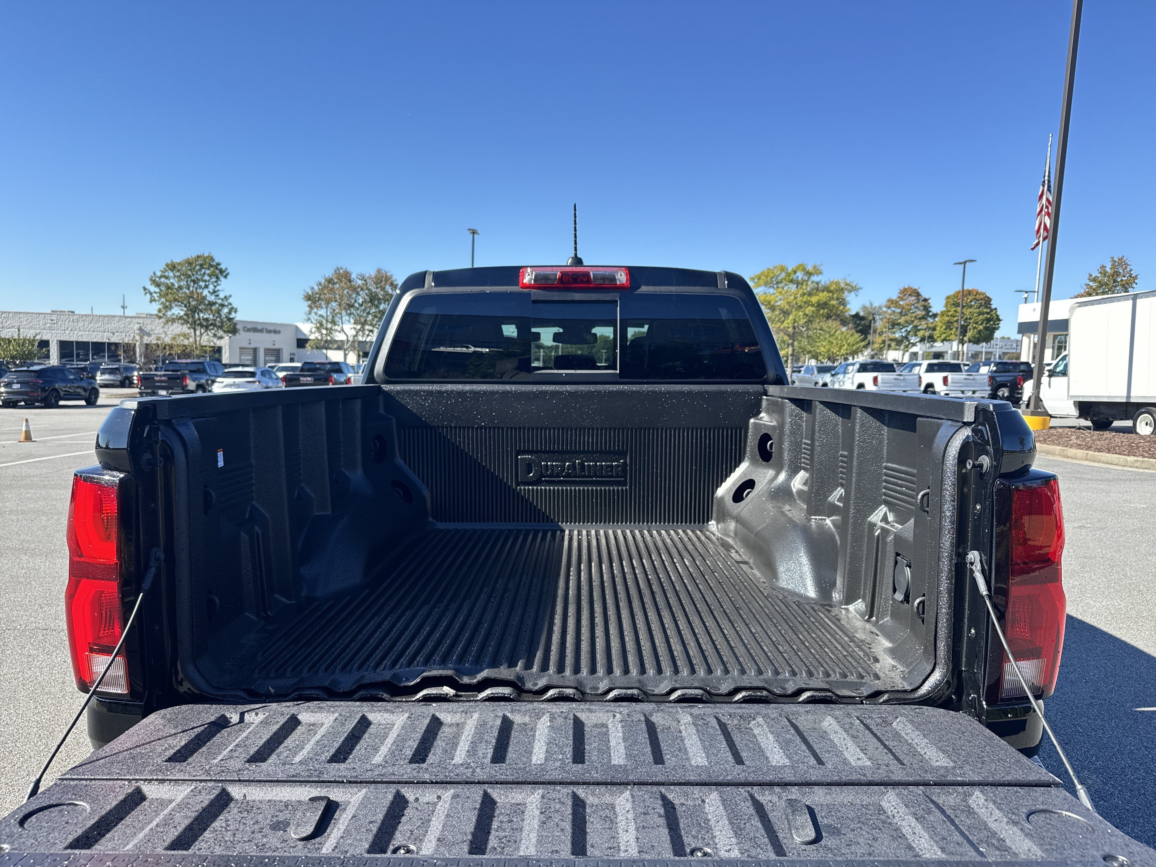 Used 2025 Chevrolet Colorado ZR2 w/ Technology Package AWD/4WD image 31