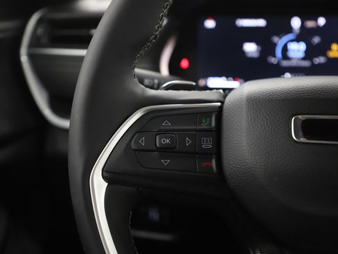 Used 2025 Jeep Grand Cherokee Altitude image 26