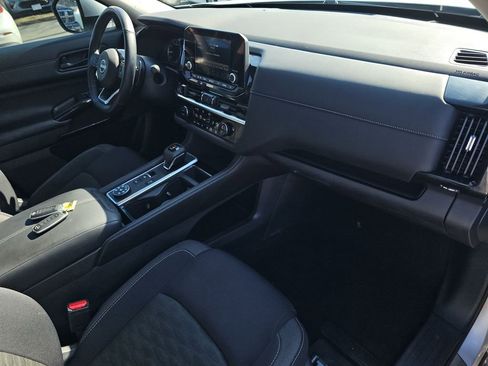 Used 2023 Nissan Pathfinder SV w/ SV Premium Package image 19