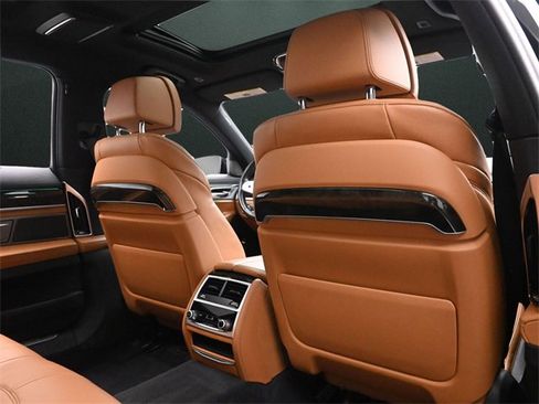 Used 2020 BMW 750i xDrive 750i xDrive w/ M Sport Package image 20