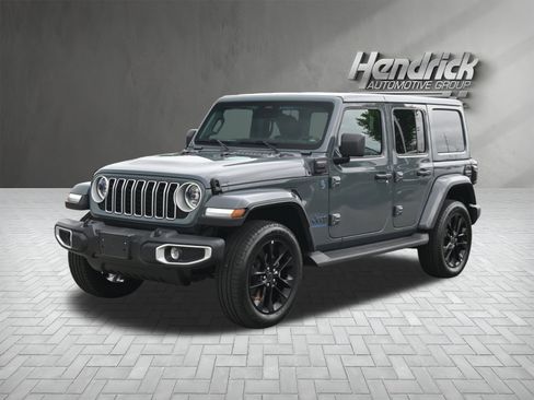 Used 2025 Jeep Wrangler Unlimited Sahara AWD/4WD image 5