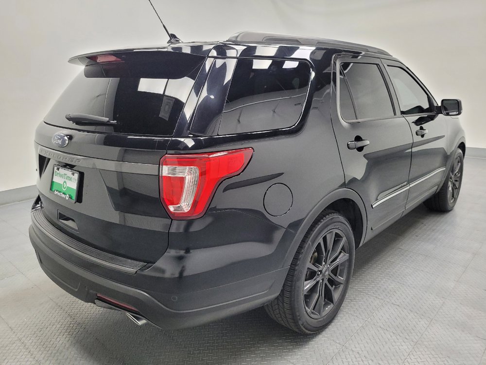 Used 2018 Ford Explorer XLT w/ Equipment Group 202A FWD image 9