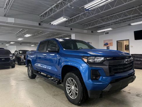 Used 2023 Chevrolet Colorado LT w/ LT Convenience Package II image 2