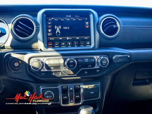 Used 2022 Jeep Wrangler Unlimited Sahara image 21