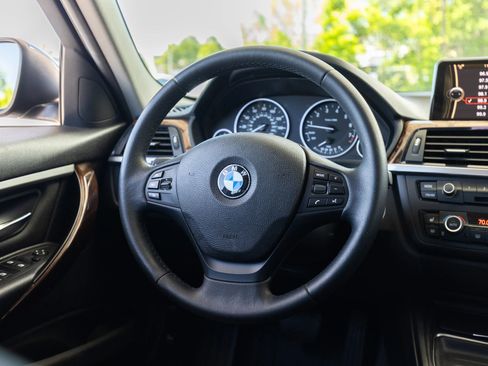 Used 2014 BMW 320i Sedan RWD image 32