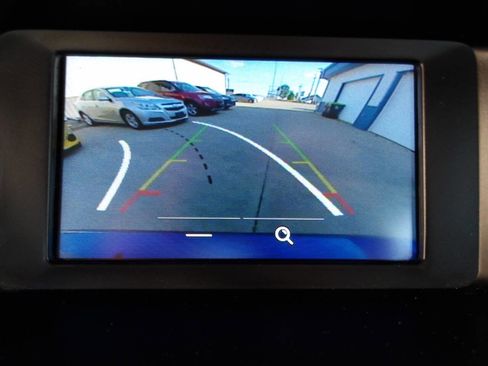 Used 2018 Ford Focus SE w/ Cold Weather Package FWD image 22
