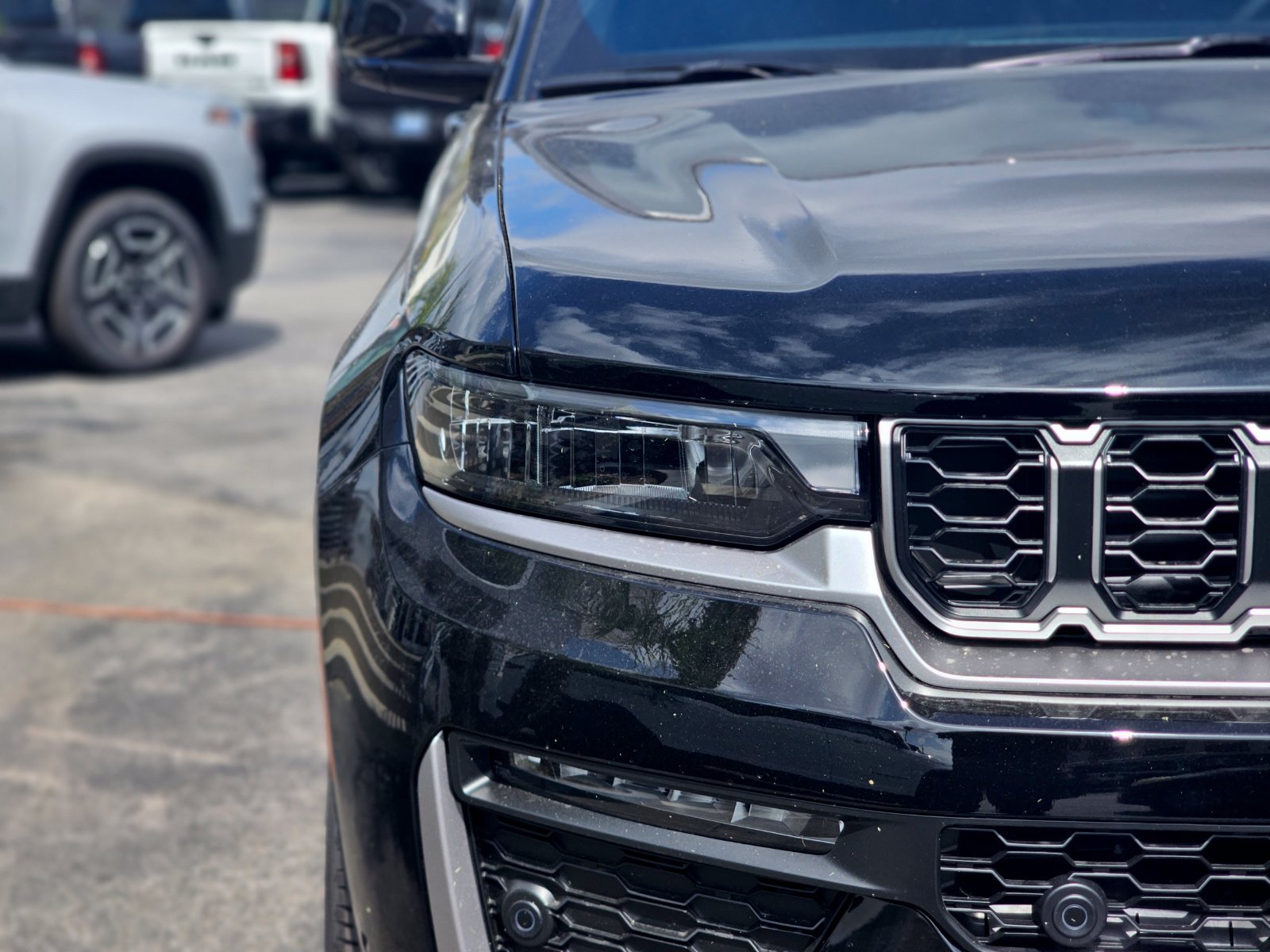 New 2027 Jeep Grand Cherokee Limited AWD/4WD image 3