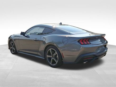 Used 2025 Ford Mustang Coupe RWD image 4