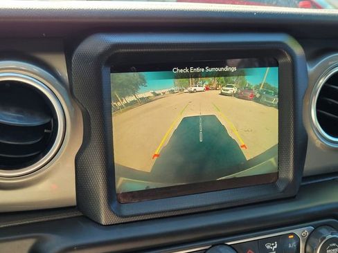 Certified 2022 Jeep Wrangler Unlimited Sahara image 23