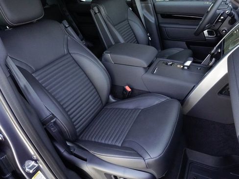 New 2026 Land Rover Discovery S AWD/4WD image 24