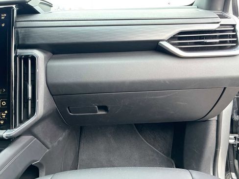 Certified 2025 GMC Acadia Elevation w/ Elevation Premium Package image 29