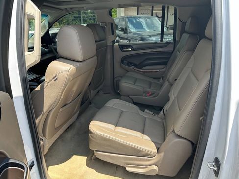 Used 2016 Chevrolet Suburban LTZ RWD image 13