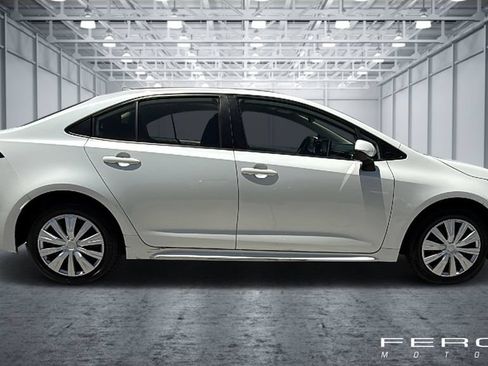Used 2020 Toyota Corolla LE FWD image 6