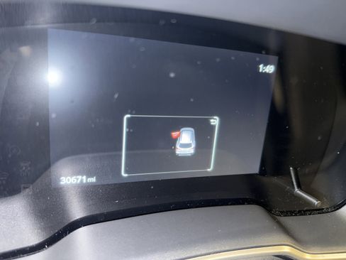 Used 2023 Toyota Corolla Cross XLE w/ Convenience Package image 5