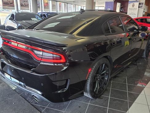Used 2017 Dodge Charger R/T image 6