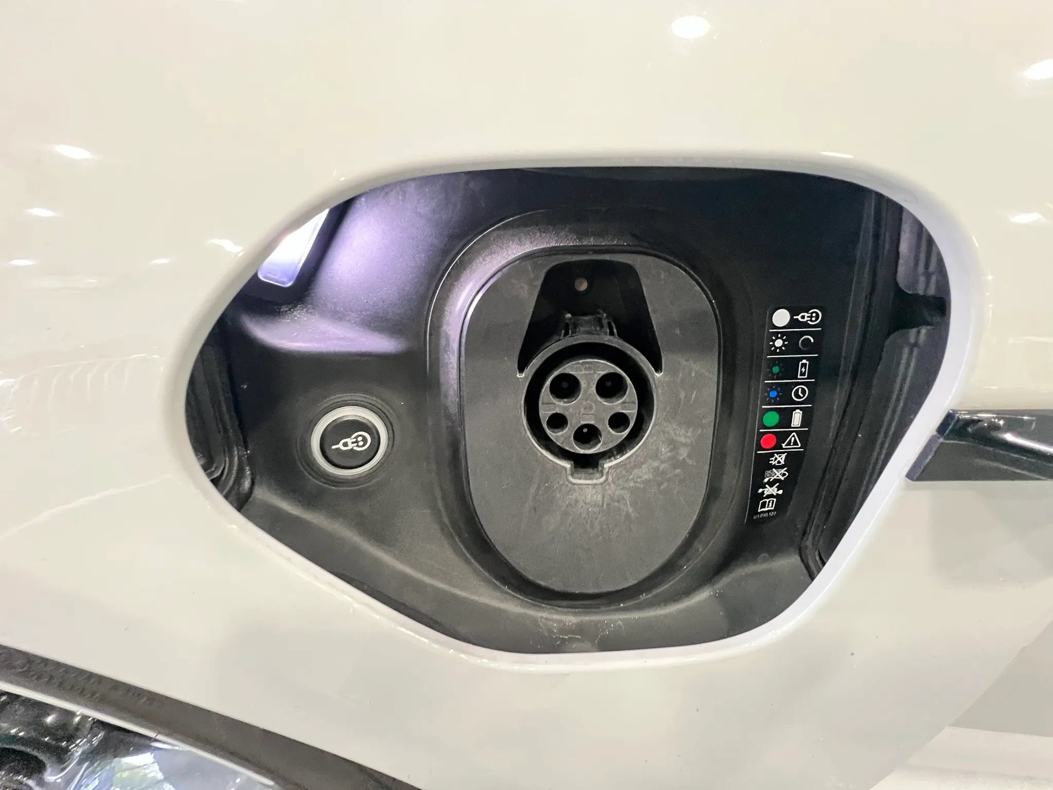 Used 2020 Porsche Taycan Turbo AWD/4WD image 37