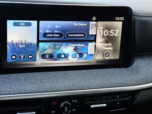 Used 2025 Nissan Kicks SV FWD image 3