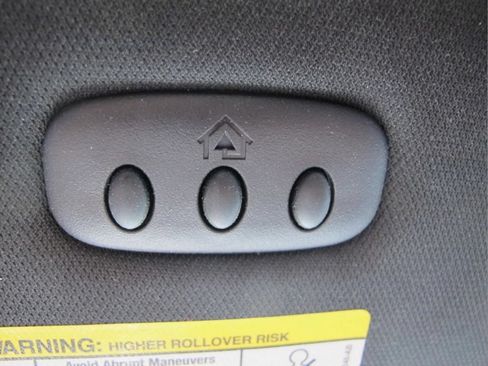 Used 2016 Lincoln Navigator Select RWD image 19