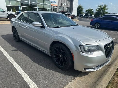 Used 2020 Chrysler 300 S RWD image 12