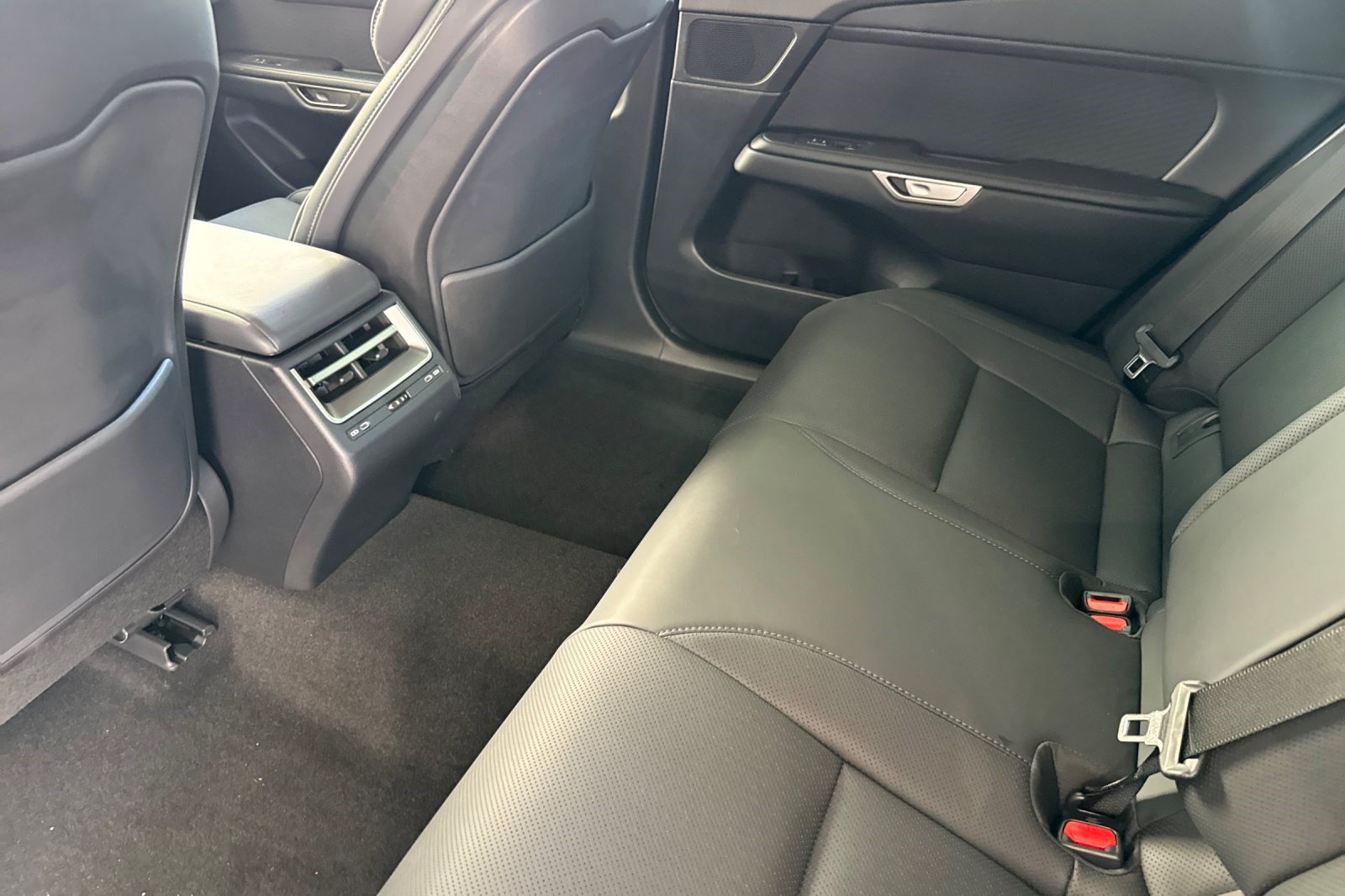 New 2026 Lexus ES 350h AWD image 10