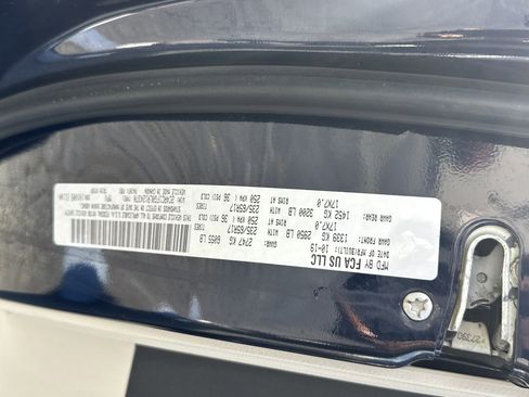 Used 2020 Chrysler Pacifica Touring image 34