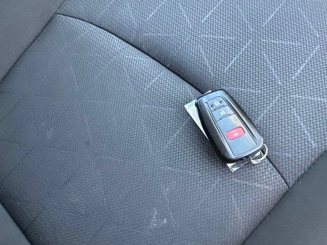 Used 2025 Toyota RAV4 XLE AWD/4WD image 5