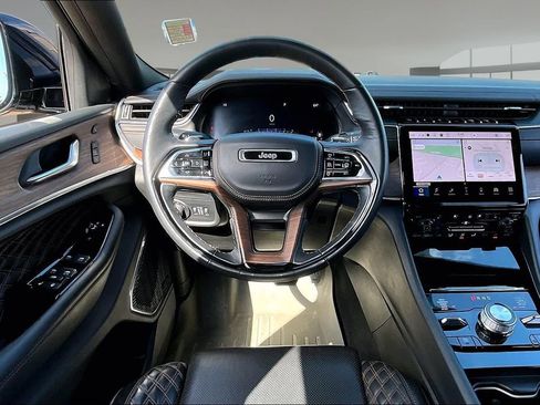 Used 2023 Jeep Grand Cherokee L Summit w/ High Altitude Package AWD/4WD image 5