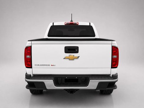 Used 2017 Chevrolet Colorado W/T w/ WT Convenience Package RWD image 4