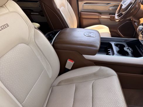 Used 2019 RAM 1500 Laramie AWD/4WD image 9