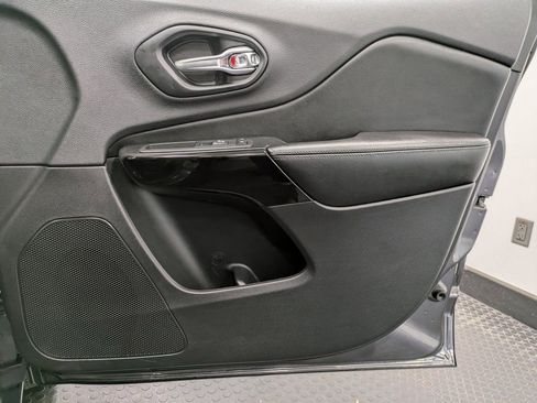 Used 2019 Jeep Cherokee Latitude Plus AWD/4WD image 28