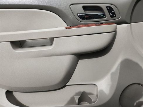 Used 2014 Chevrolet Suburban LT w/ Luxury Package image 20